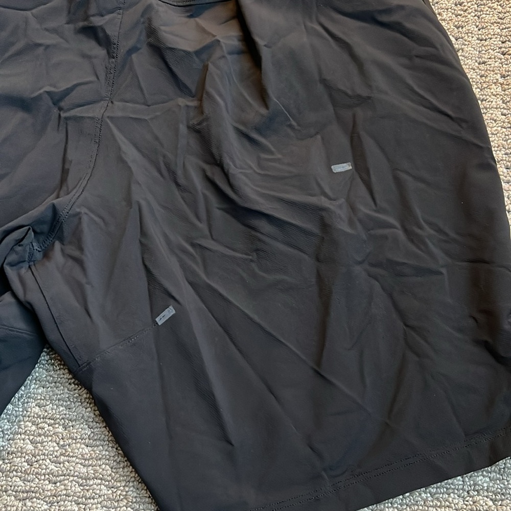 Men’s Lululemon License to Train Black 7” Athletic Shorts - Picture 13 of 15